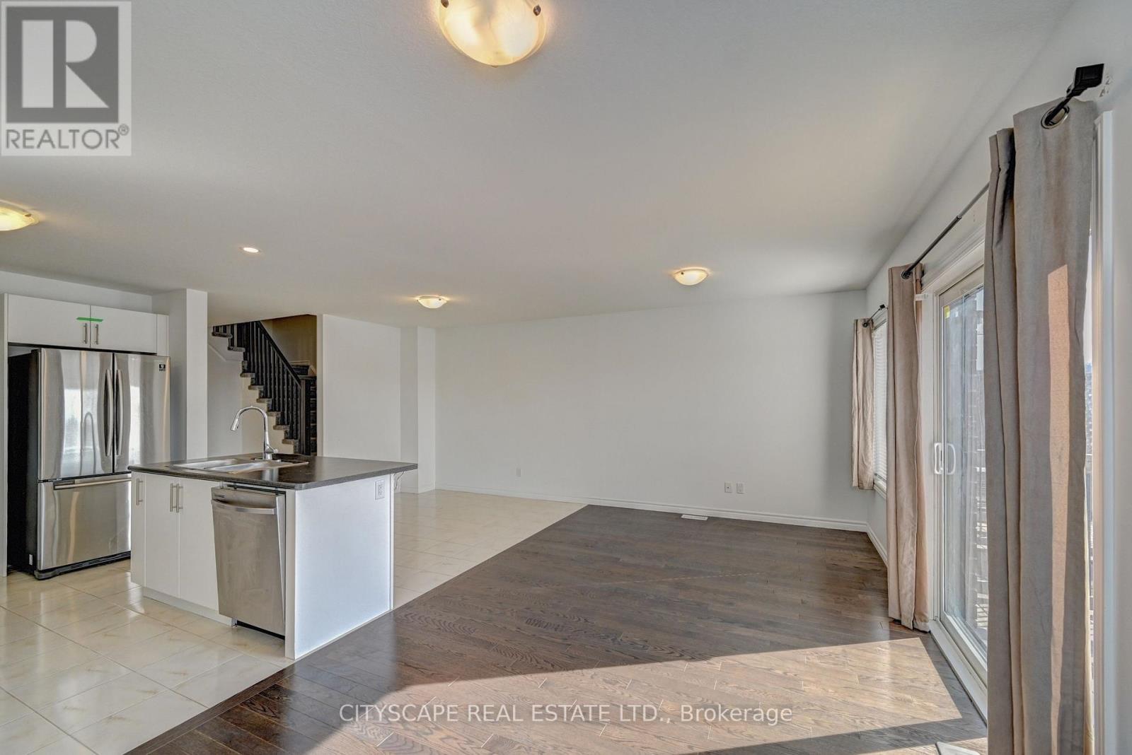 35 Woodedge Circle, Kitchener, Ontario  N2R 0P8 - Photo 11 - X12930206