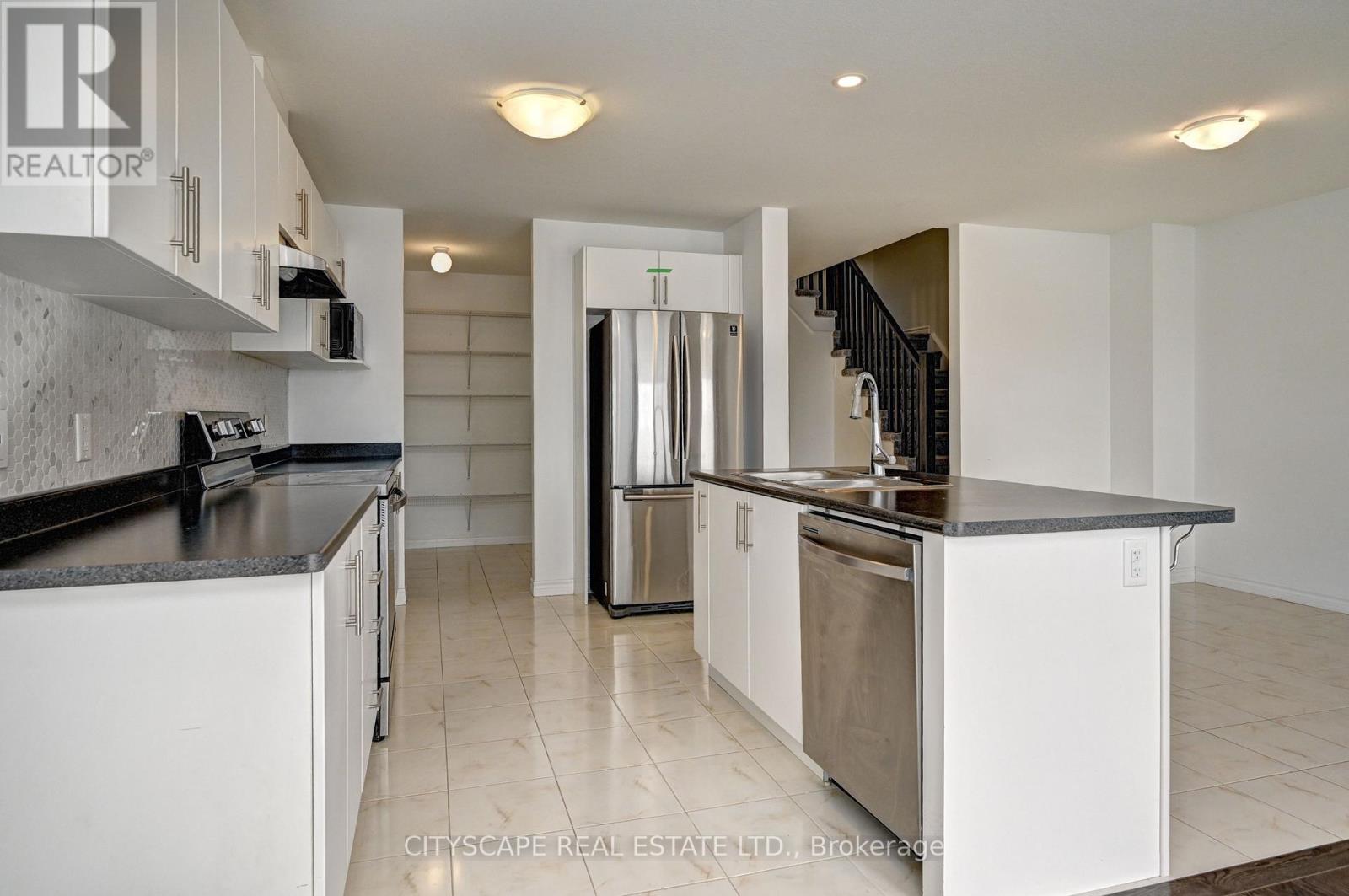 35 Woodedge Circle, Kitchener, Ontario  N2R 0P8 - Photo 14 - X12930206