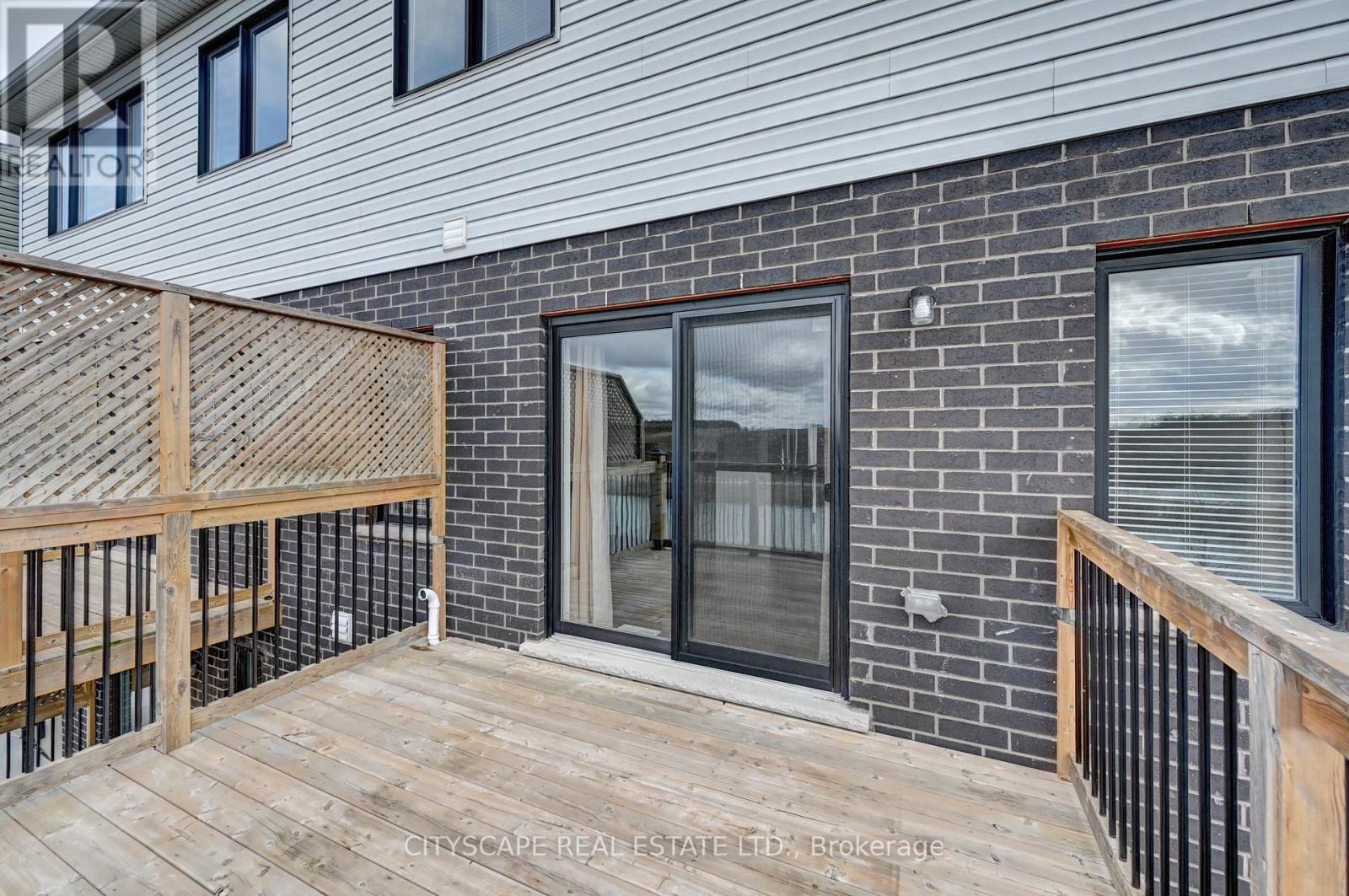 35 Woodedge Circle, Kitchener, Ontario  N2R 0P8 - Photo 7 - X12930206