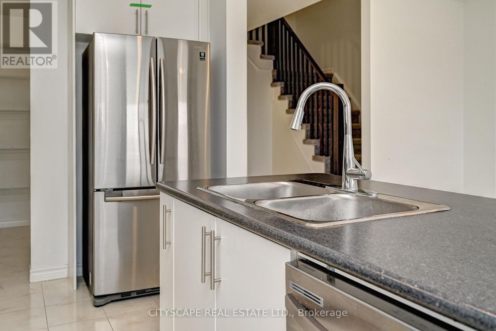 35 Woodedge Circle, Kitchener, Ontario  N2R 0P8 - Photo 19 - X12930206