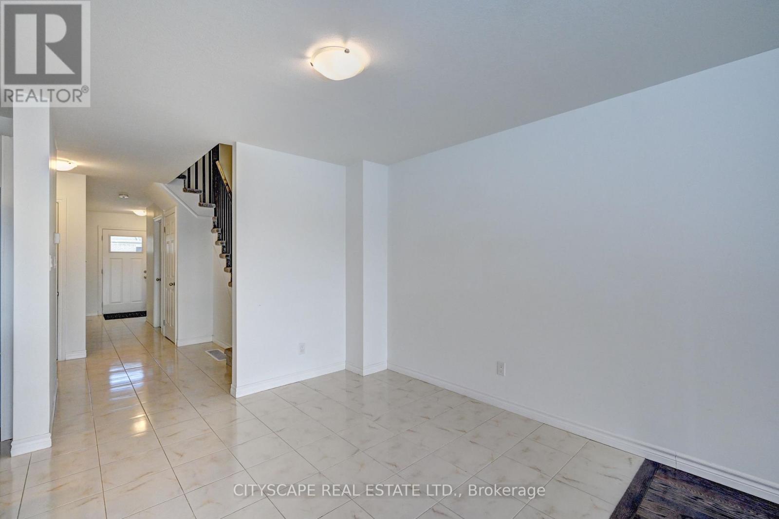 35 Woodedge Circle, Kitchener, Ontario  N2R 0P8 - Photo 4 - X12930206