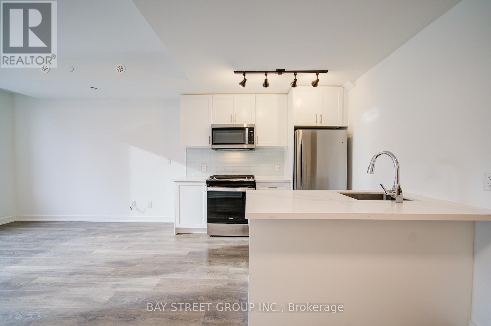 7 - 1479 O'connor Drive, Toronto, Ontario  M4B 0A7 - Photo 5 - E12938358