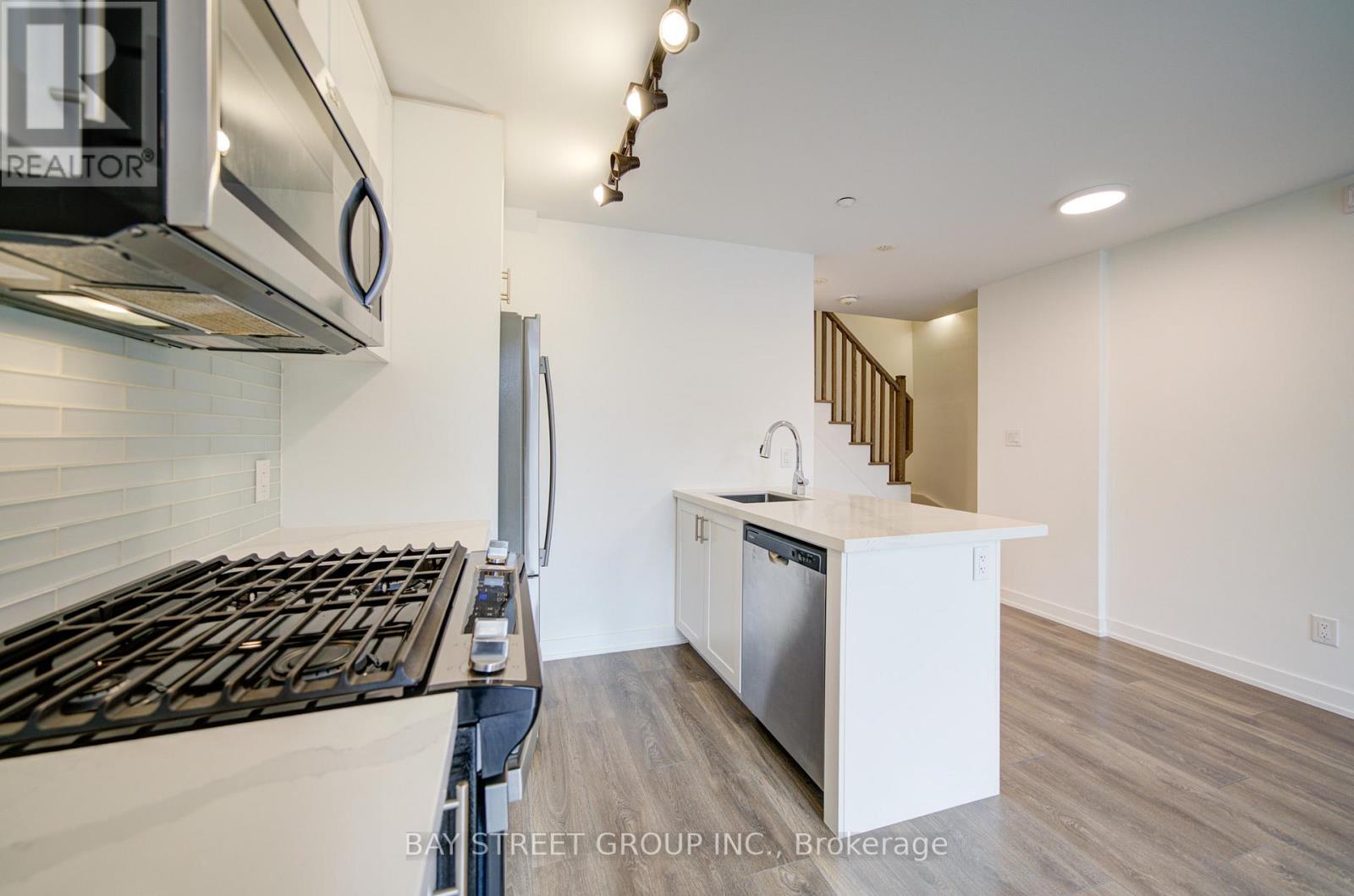 7 - 1479 O'connor Drive, Toronto, Ontario  M4B 0A7 - Photo 7 - E12938358