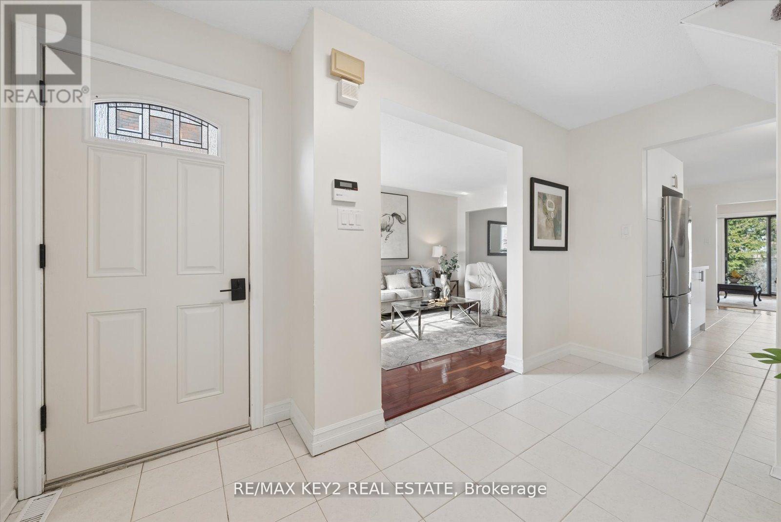 54 Silbury Drive, Toronto, Ontario  M1V 2P3 - Photo 4 - E12938408