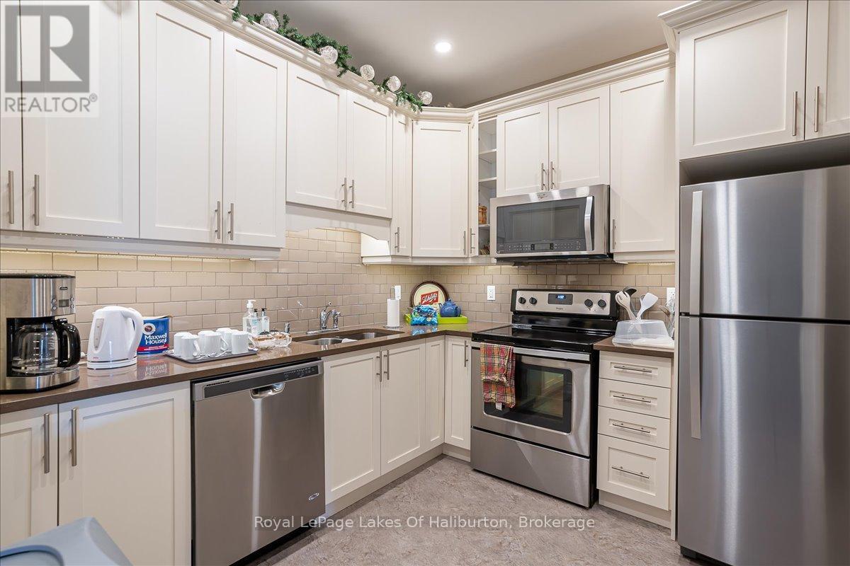 9 Webb Circle, Dysart Et Al, Ontario K0M 1S0 - Photo 43 - X12475965