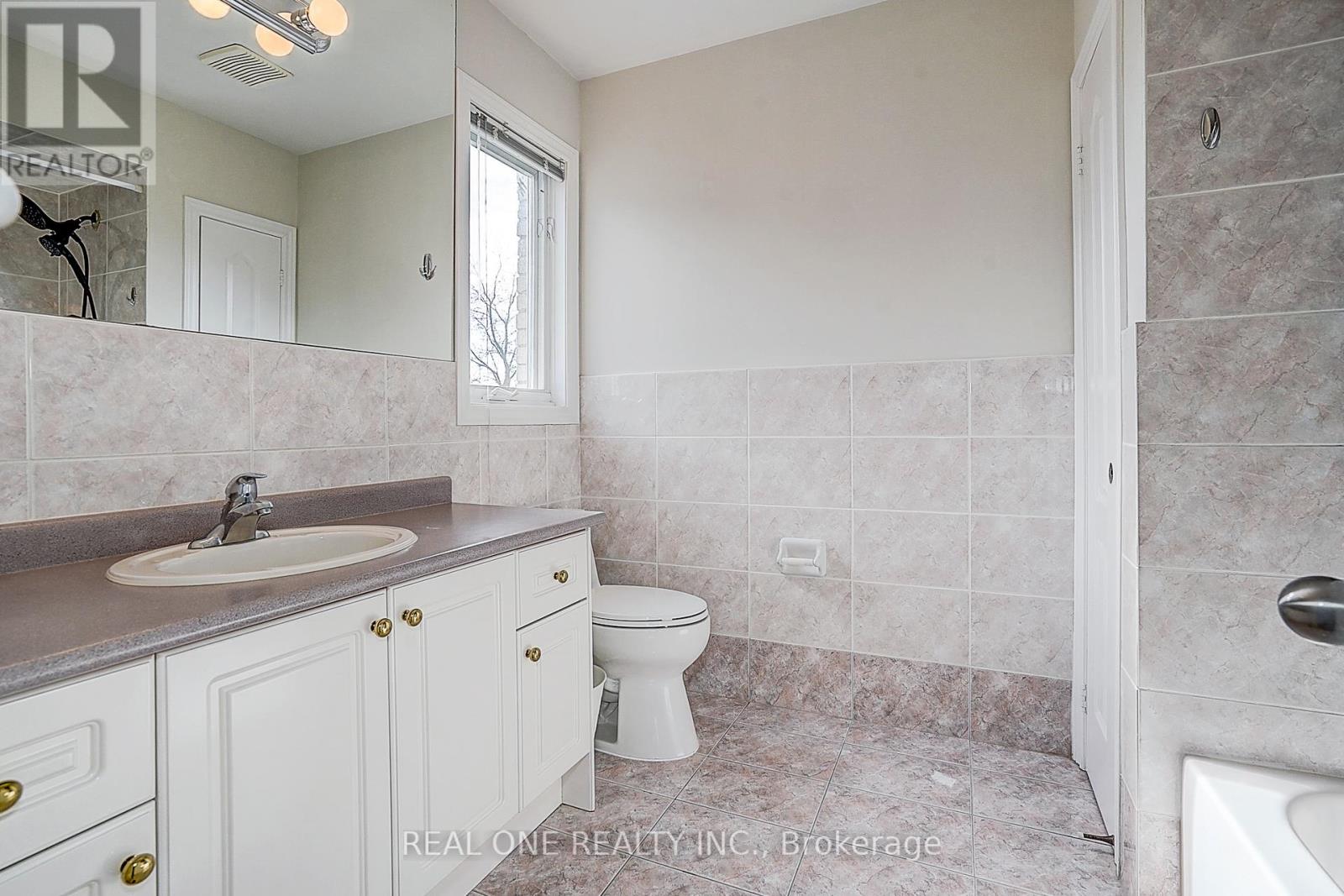 97 Springbrook Drive, Richmond Hill, Ontario  L4B 3P9 - Photo 35 - N12938328