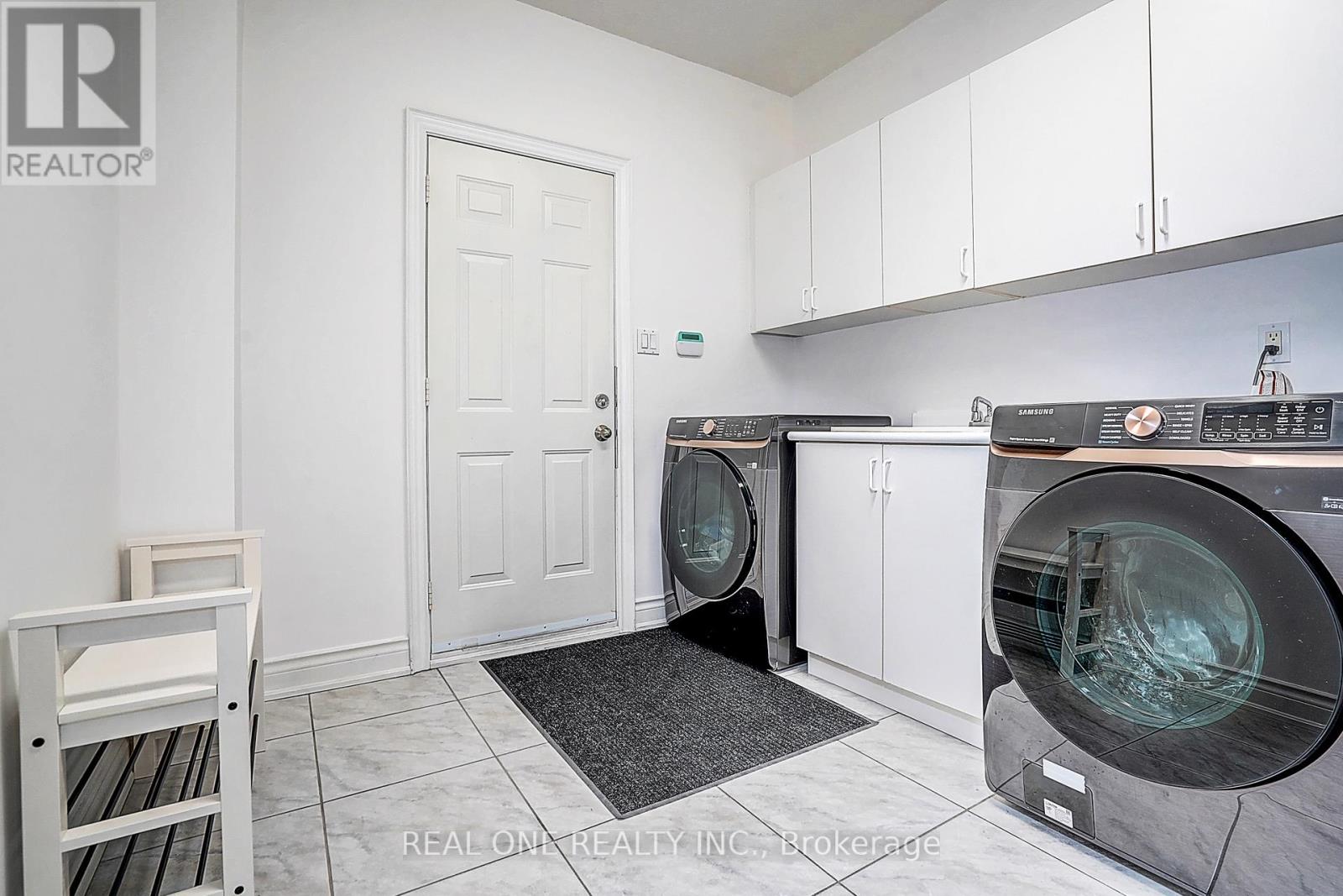 97 Springbrook Drive, Richmond Hill, Ontario  L4B 3P9 - Photo 37 - N12938328