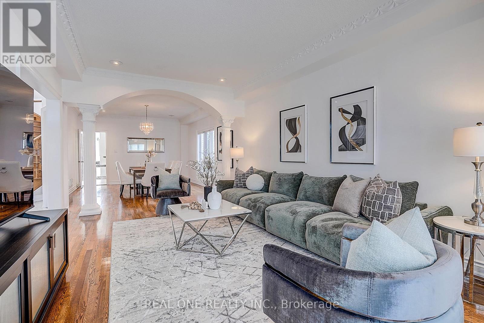 97 Springbrook Drive, Richmond Hill, Ontario  L4B 3P9 - Photo 8 - N12938328