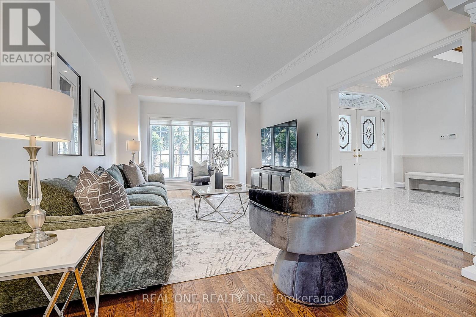 97 Springbrook Drive, Richmond Hill, Ontario  L4B 3P9 - Photo 9 - N12938328