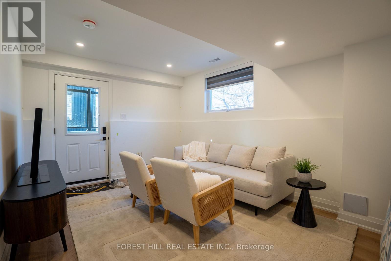 D - 279 Reiner Road, Toronto, Ontario  M3H 2M5 - Photo 4 - W12931136