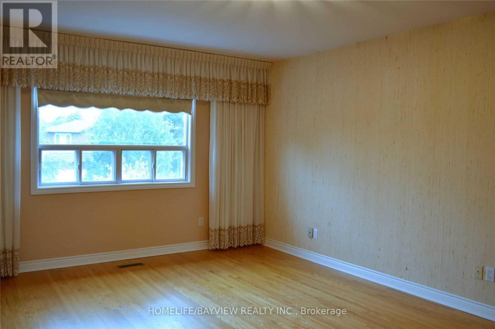 23 Arrowhead Drive, Vaughan, Ontario  L4L 4A4 - Photo 10 - N12938384