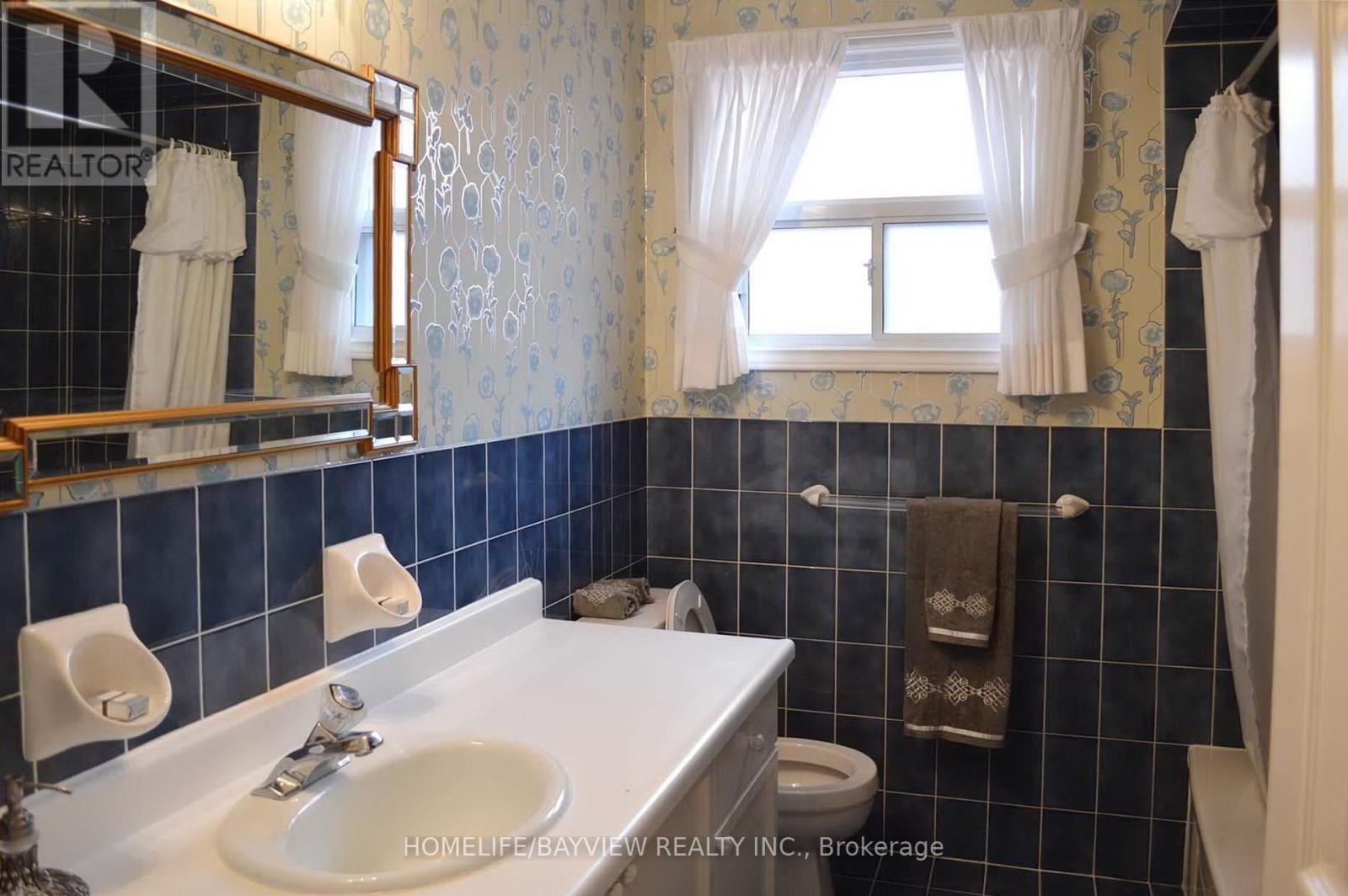 23 Arrowhead Drive, Vaughan, Ontario  L4L 4A4 - Photo 17 - N12938384