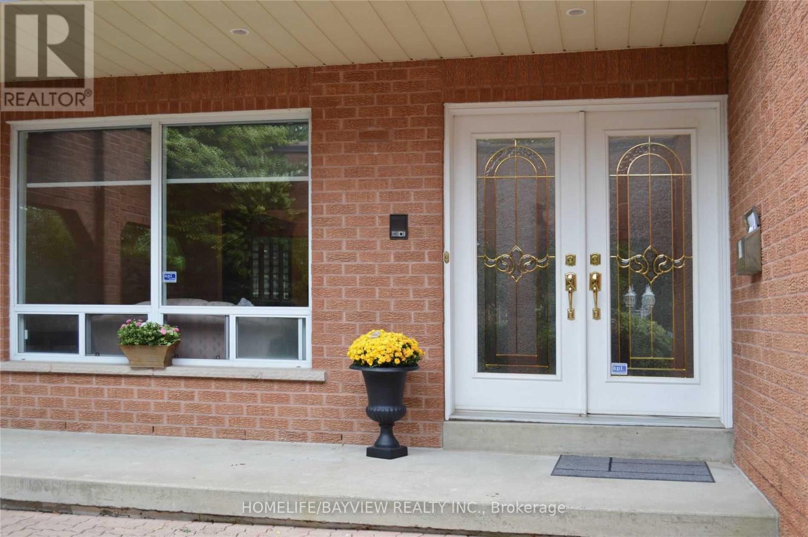 23 Arrowhead Drive, Vaughan, Ontario  L4L 4A4 - Photo 2 - N12938384