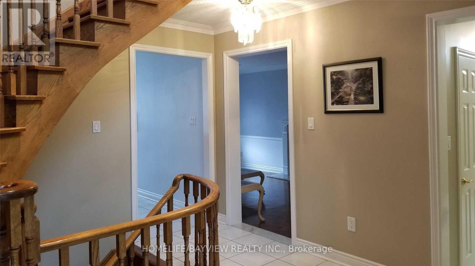 23 Arrowhead Drive, Vaughan, Ontario  L4L 4A4 - Photo 4 - N12938384