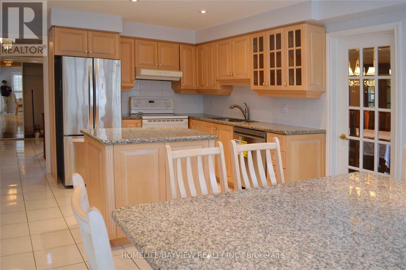 23 Arrowhead Drive, Vaughan, Ontario  L4L 4A4 - Photo 6 - N12938384