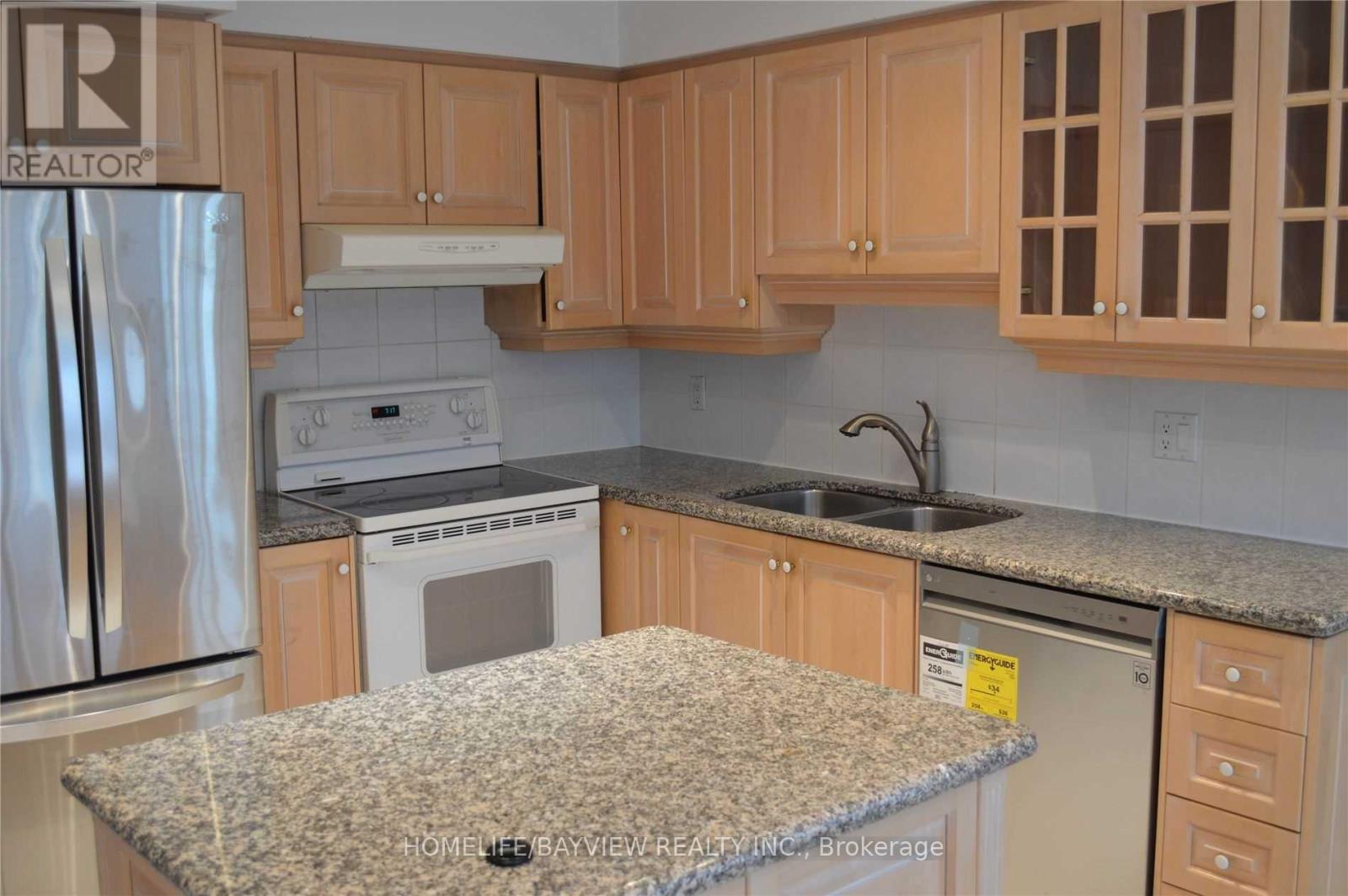 23 Arrowhead Drive, Vaughan, Ontario  L4L 4A4 - Photo 7 - N12938384