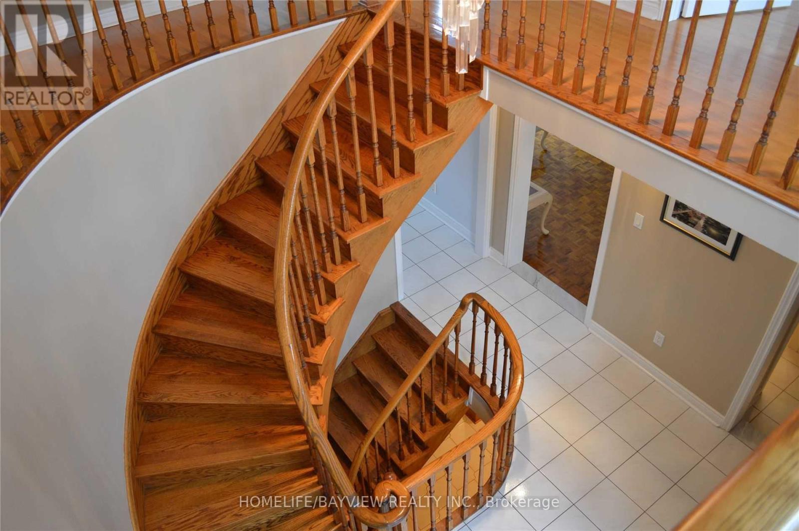 23 Arrowhead Drive, Vaughan, Ontario  L4L 4A4 - Photo 9 - N12938384