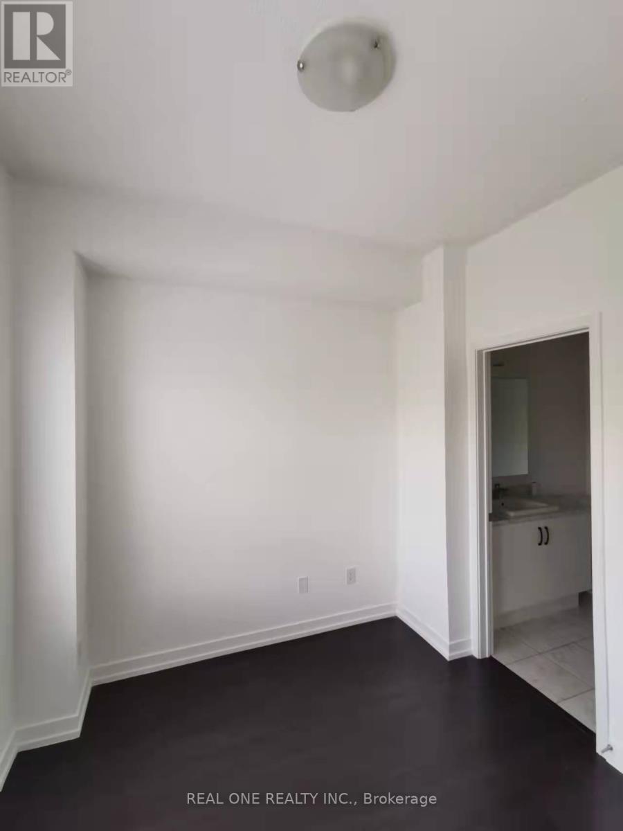 209 Harding Park Street, Newmarket, Ontario  L3Y 0E1 - Photo 4 - N12938400