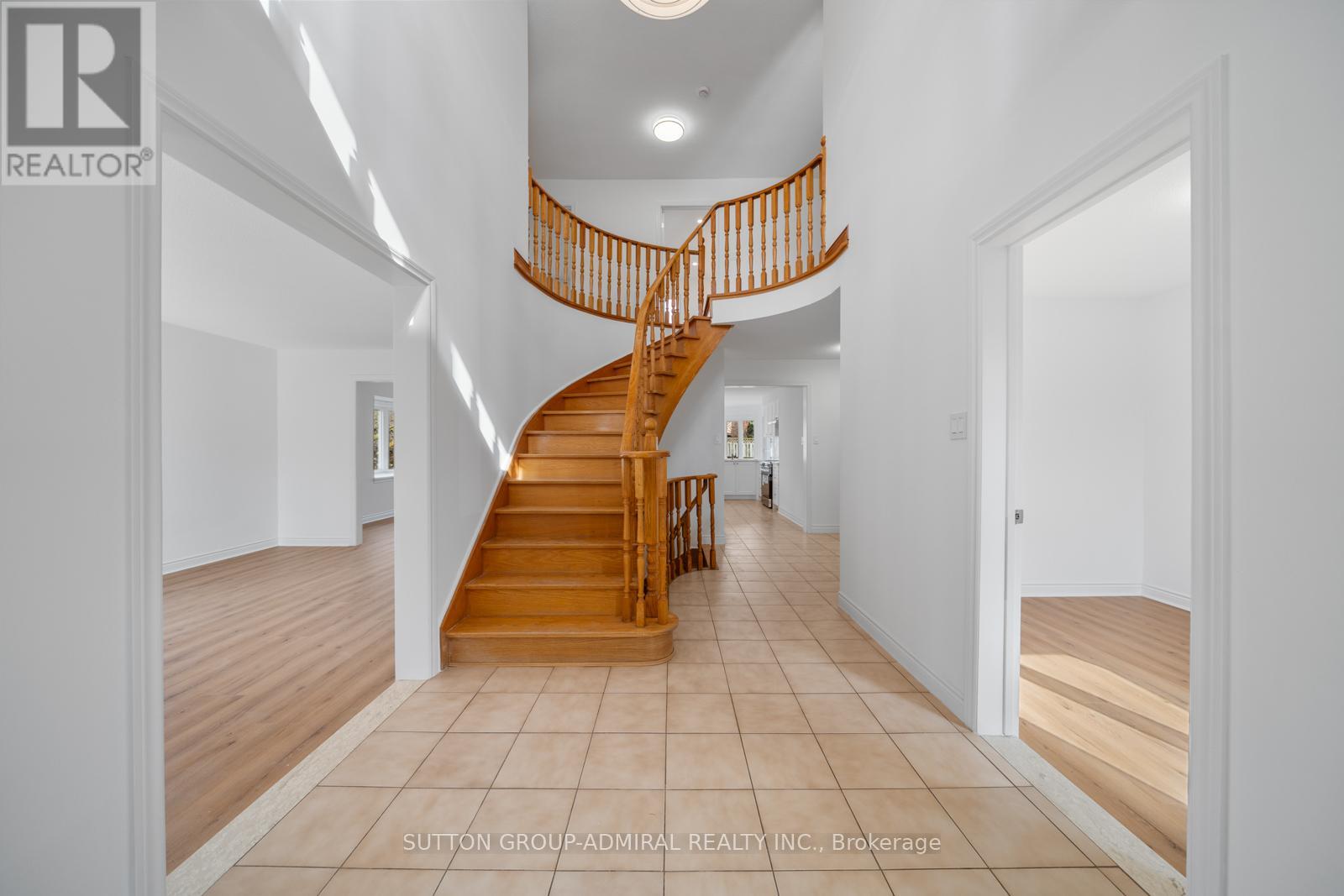 295 Fifth Avenue, Vaughan, Ontario  L4L 7A8 - Photo 3 - N12938404