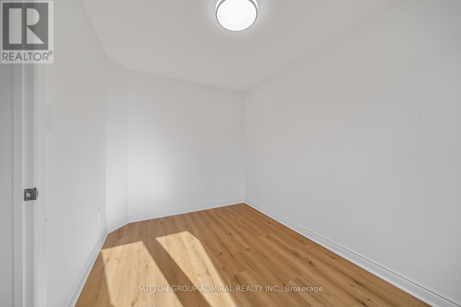 295 Fifth Avenue, Vaughan, Ontario  L4L 7A8 - Photo 5 - N12938404