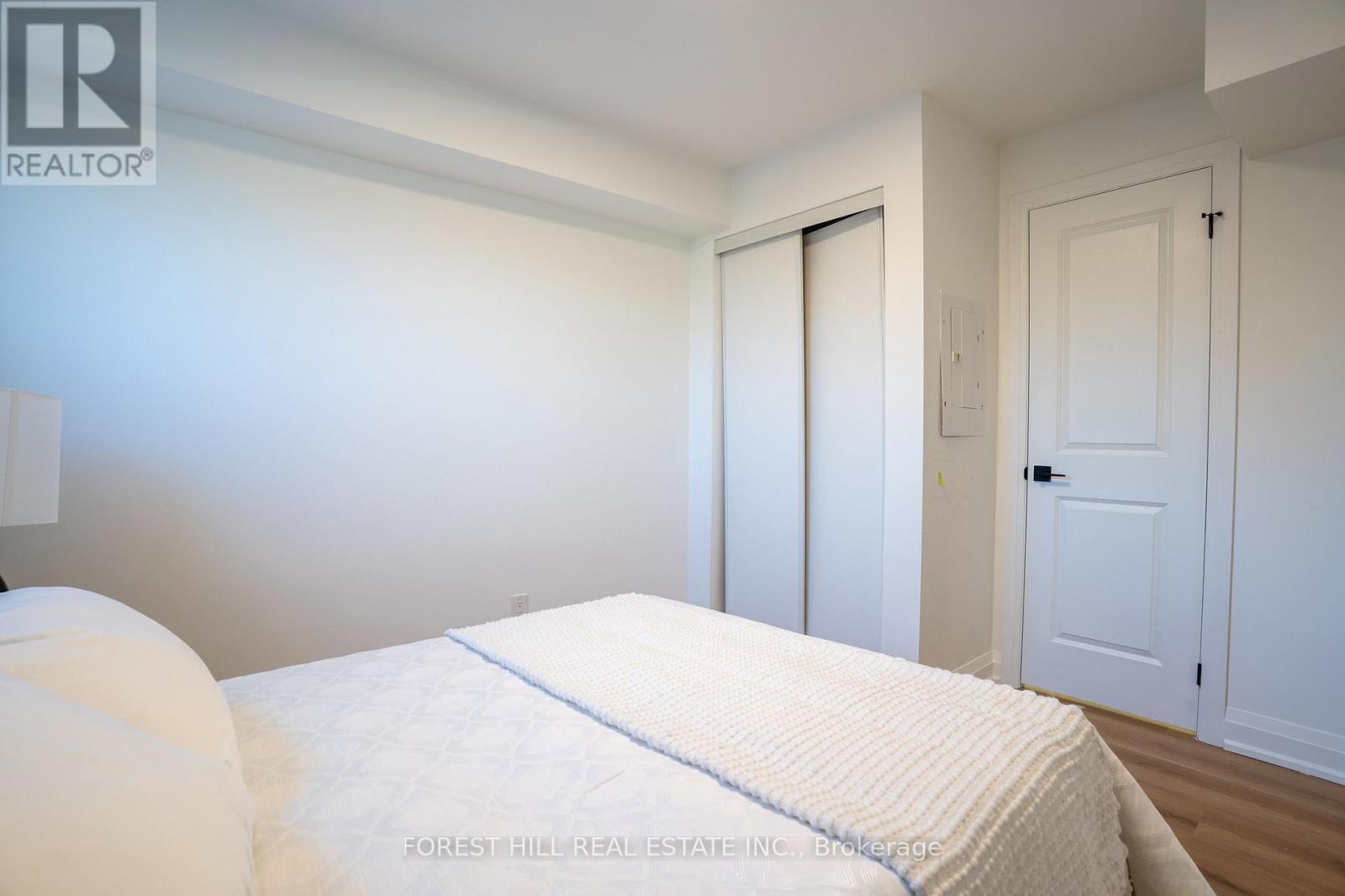 D - 279 Reiner Road, Toronto, Ontario  M3H 2M5 - Photo 6 - W12931136