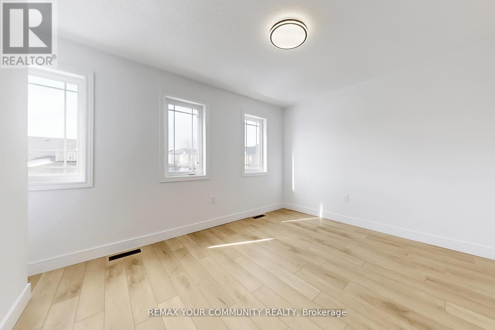 25 Bache Avenue, Georgina, Ontario  L4P 0C7 - Photo 31 - N12938432