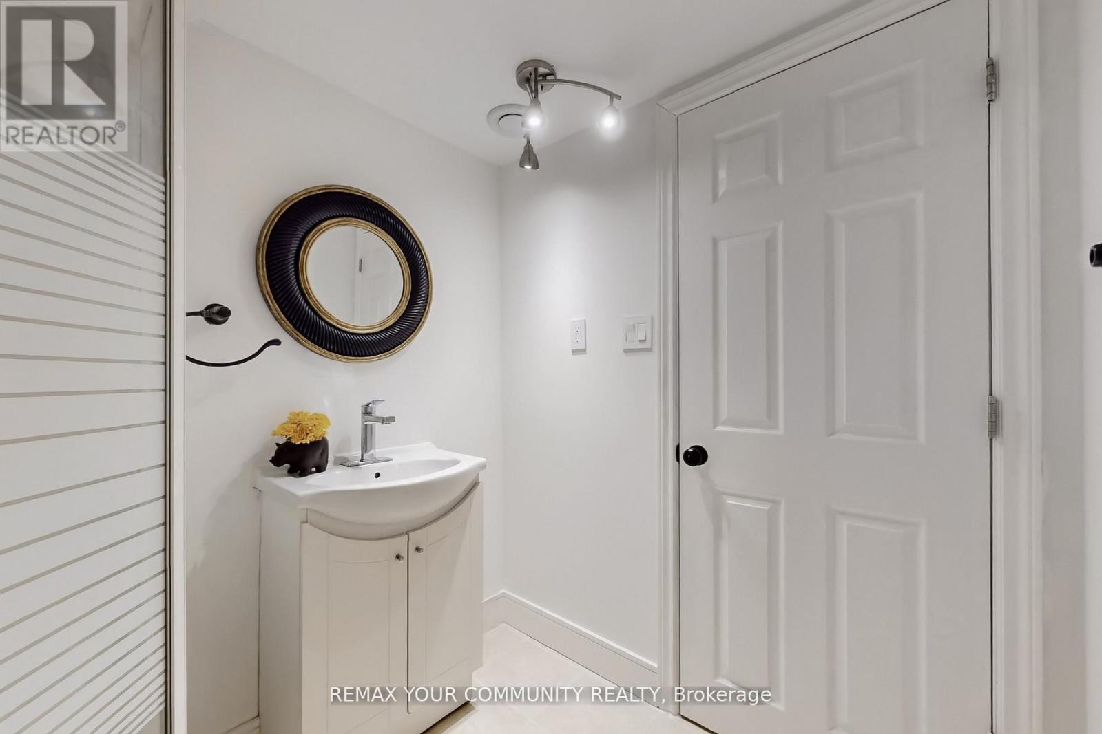 25 Bache Avenue, Georgina, Ontario  L4P 0C7 - Photo 47 - N12938432