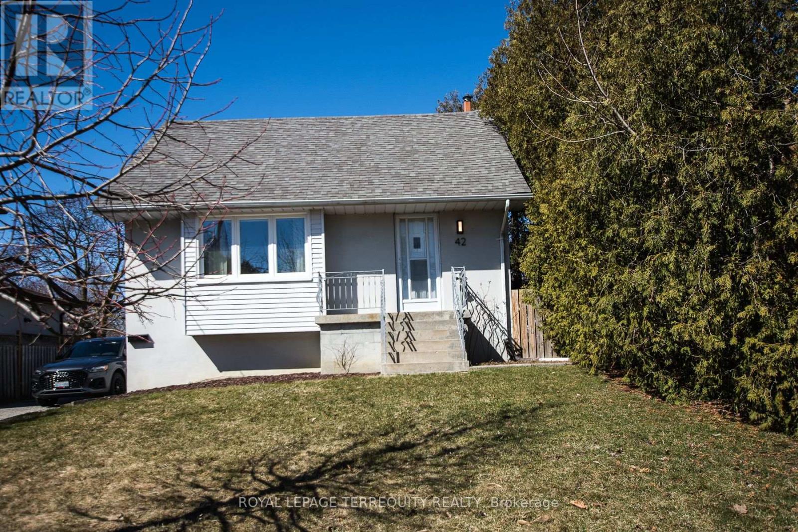 42 Sunray Crescent, Toronto, Ontario  M3M 2C5 - Photo 1 - W12936794