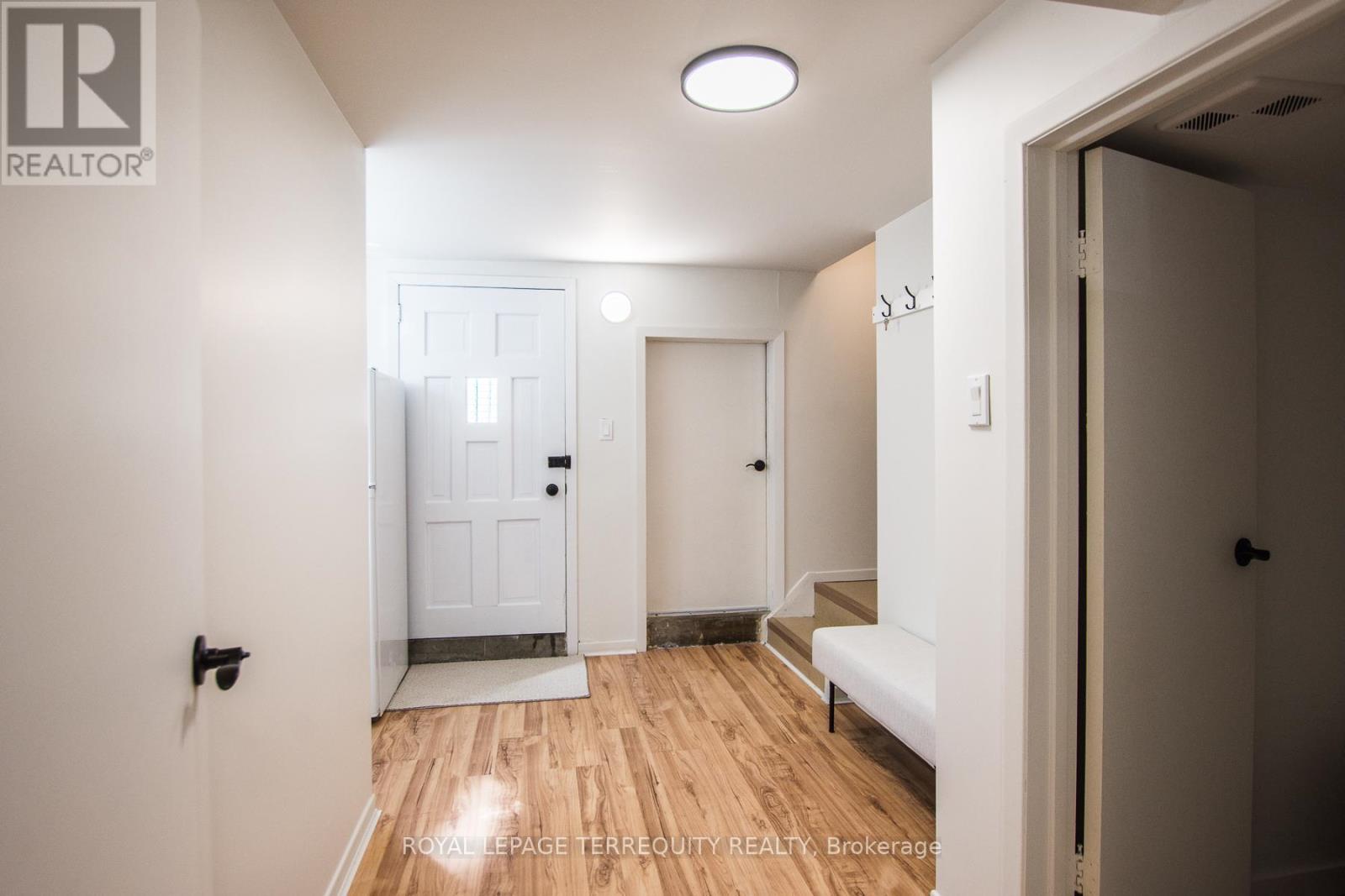 42 Sunray Crescent, Toronto, Ontario  M3M 2C5 - Photo 17 - W12936794