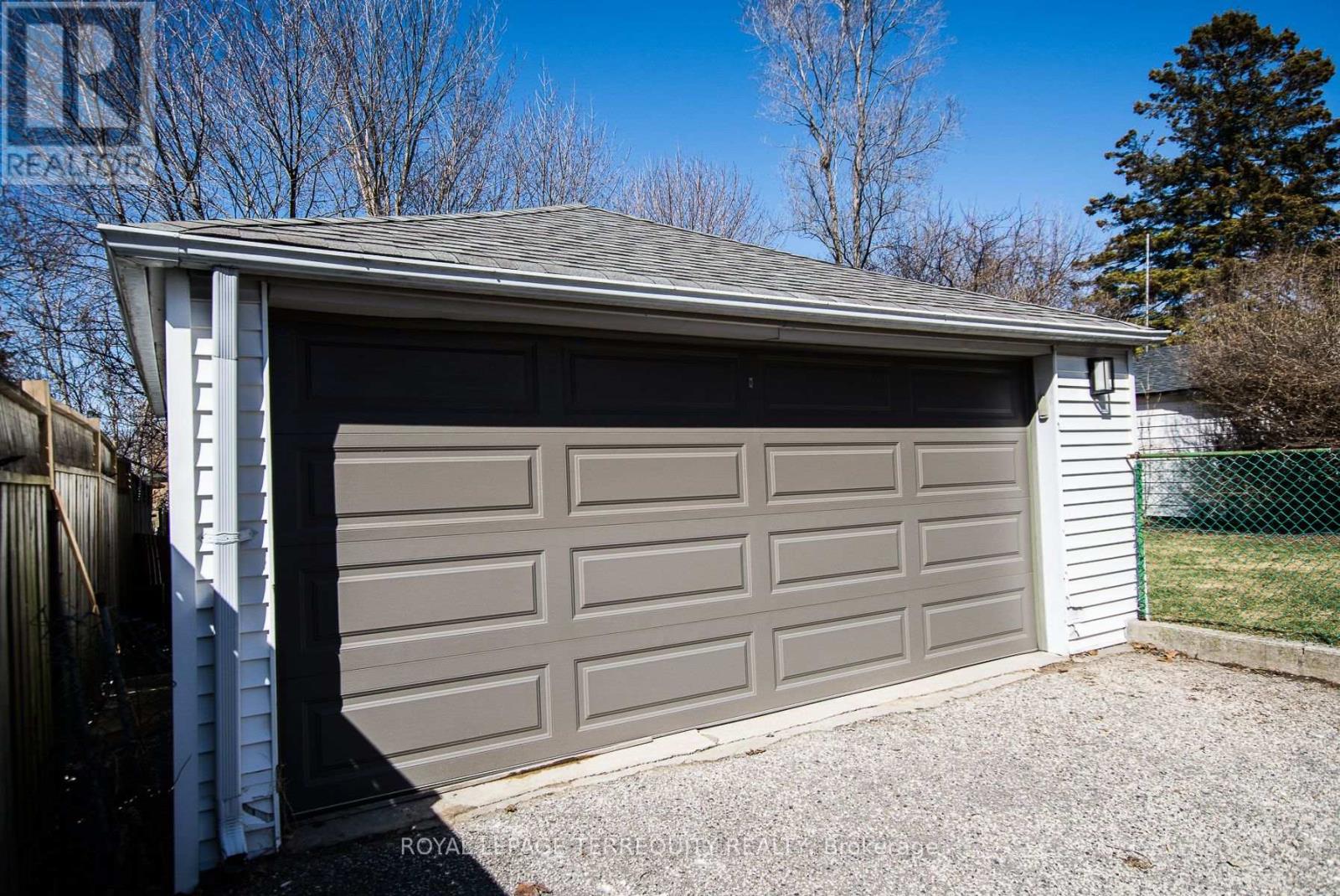 42 Sunray Crescent, Toronto, Ontario  M3M 2C5 - Photo 20 - W12936794