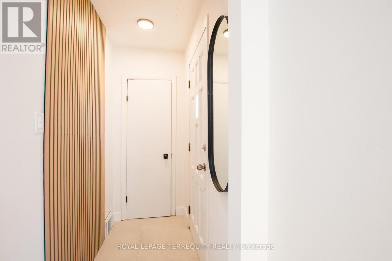 42 Sunray Crescent, Toronto, Ontario  M3M 2C5 - Photo 4 - W12936794