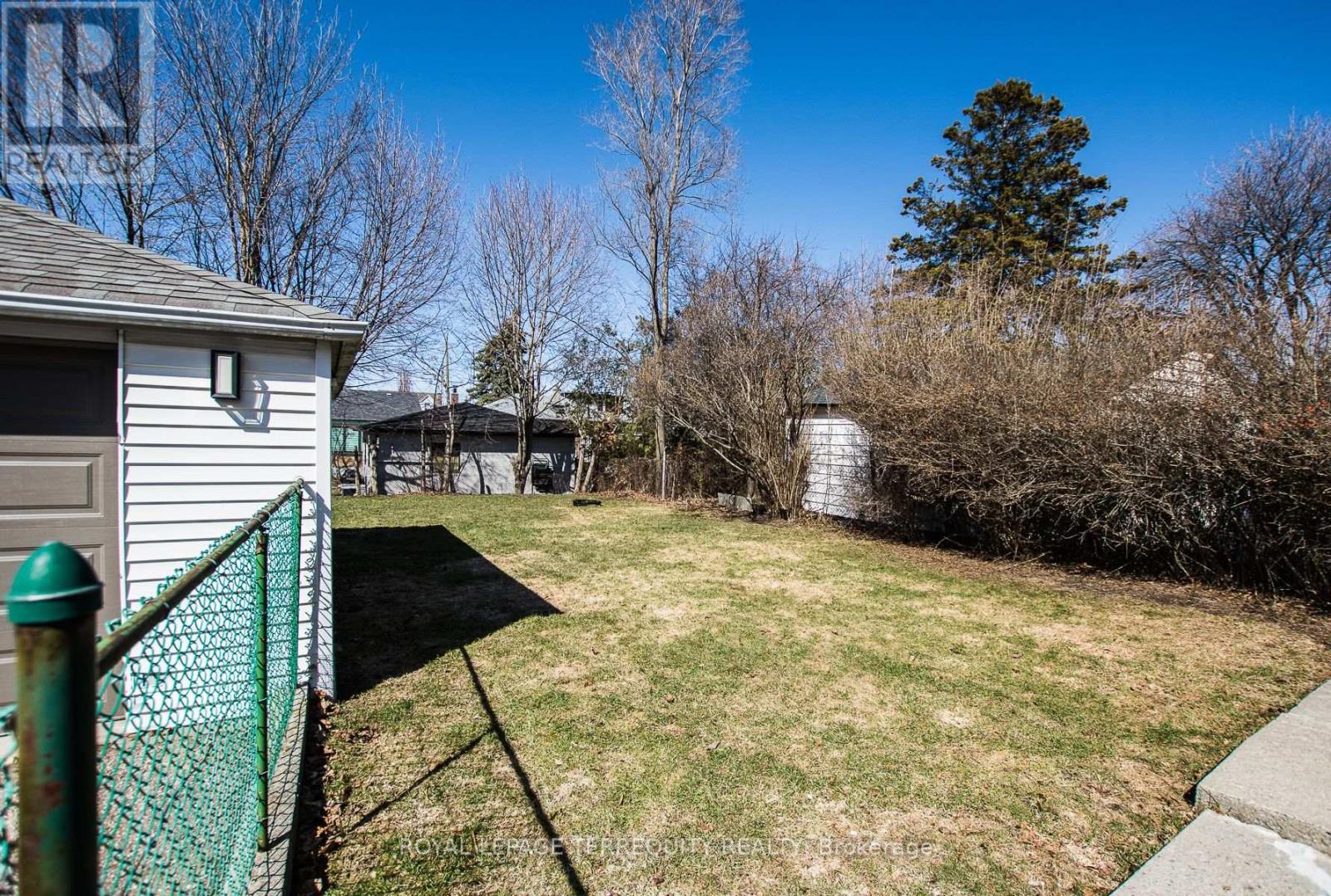 42 Sunray Crescent, Toronto, Ontario  M3M 2C5 - Photo 24 - W12936794