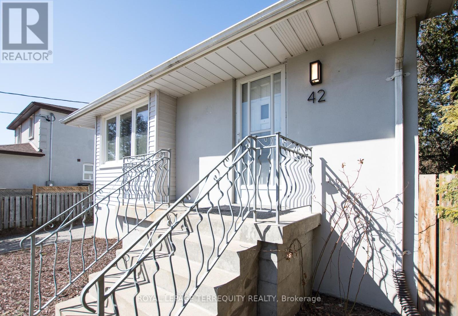 42 Sunray Crescent, Toronto, Ontario  M3M 2C5 - Photo 3 - W12936794