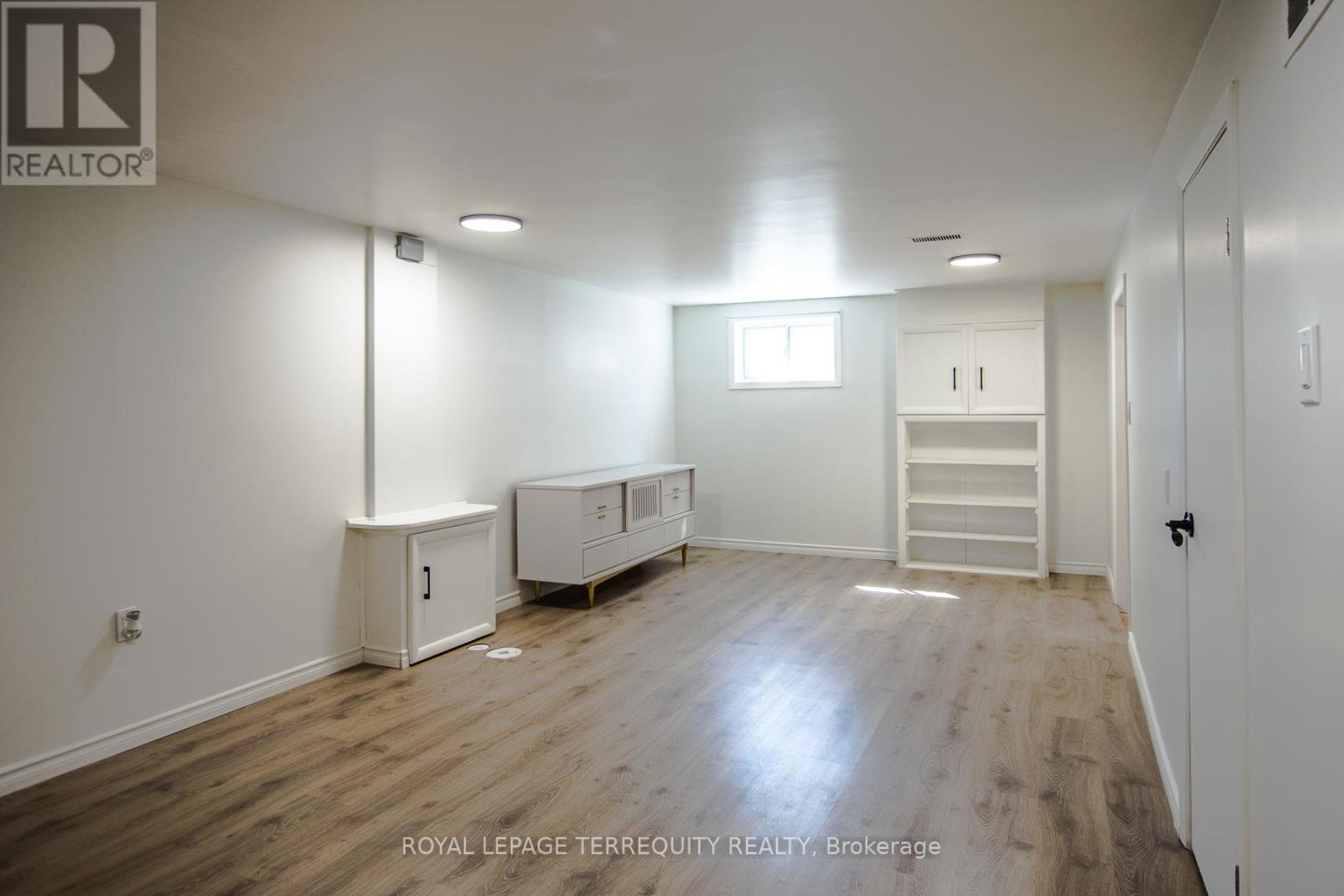 42 Sunray Crescent, Toronto, Ontario  M3M 2C5 - Photo 16 - W12936794