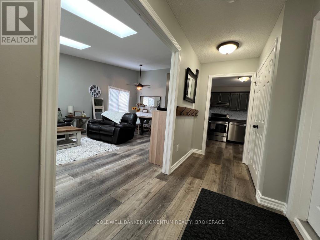 3933 Vineyard Crescent, Lincoln, Ontario  L0R 2C0 - Photo 4 - X12938378