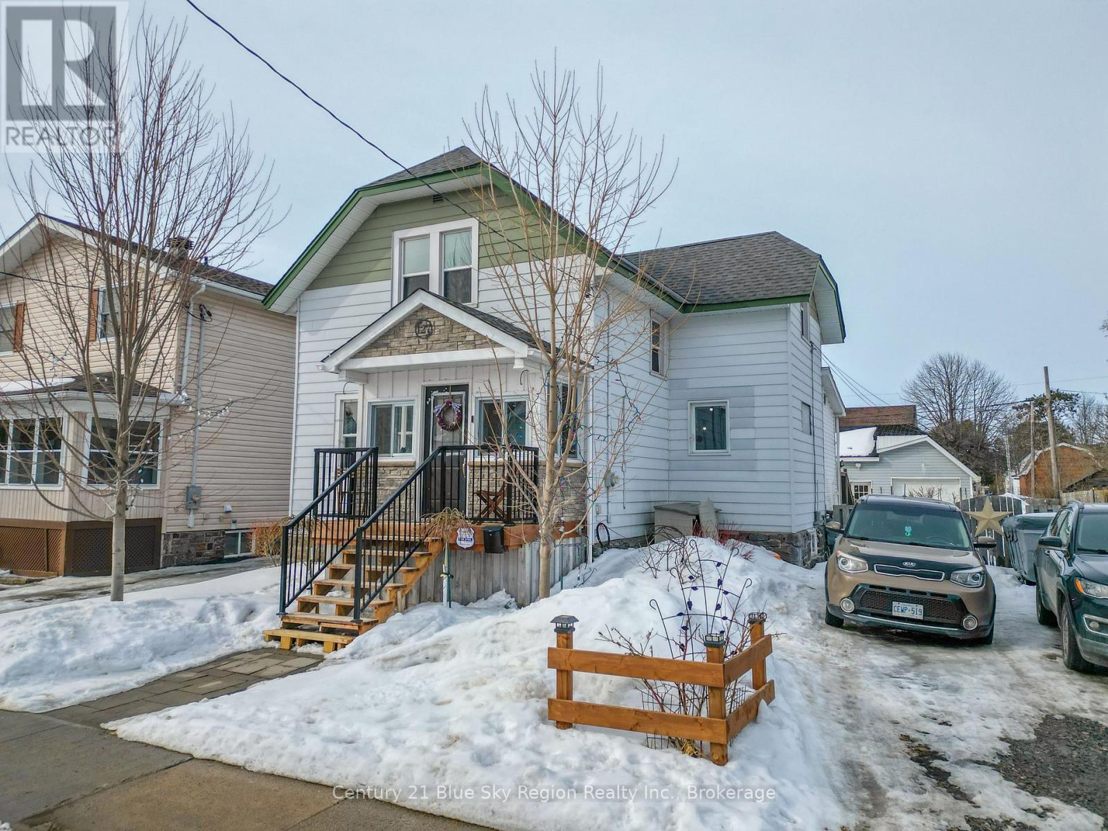 127 Fifth Avenue E, North Bay, Ontario  P1B 1N5 - Photo 2 - X12938348