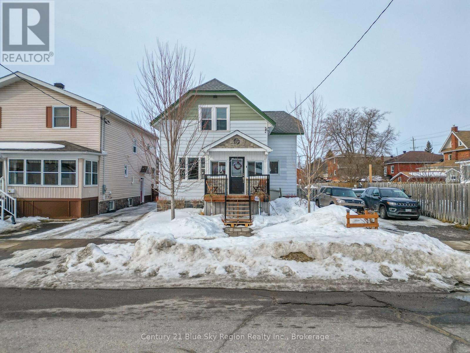 127 Fifth Avenue E, North Bay, Ontario  P1B 1N5 - Photo 3 - X12938348