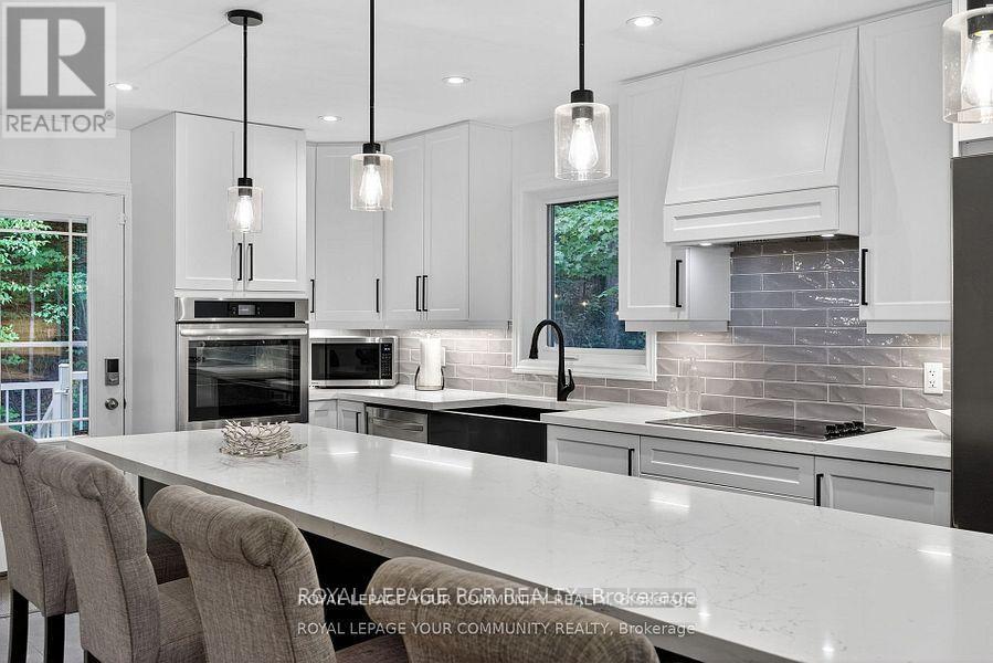 135 Huronwoods Drive, Oro-Medonte, Ontario  L0K 1E0 - Photo 11 - S12938414