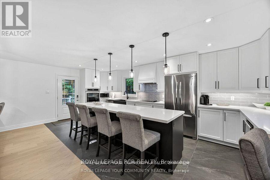 135 Huronwoods Drive, Oro-Medonte, Ontario  L0K 1E0 - Photo 7 - S12938414