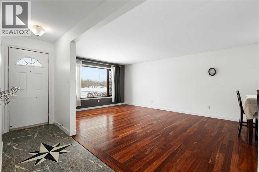 232 Silverview Way NW, Calgary, Alberta  T3B 3K3 - Photo 2 - A2295823