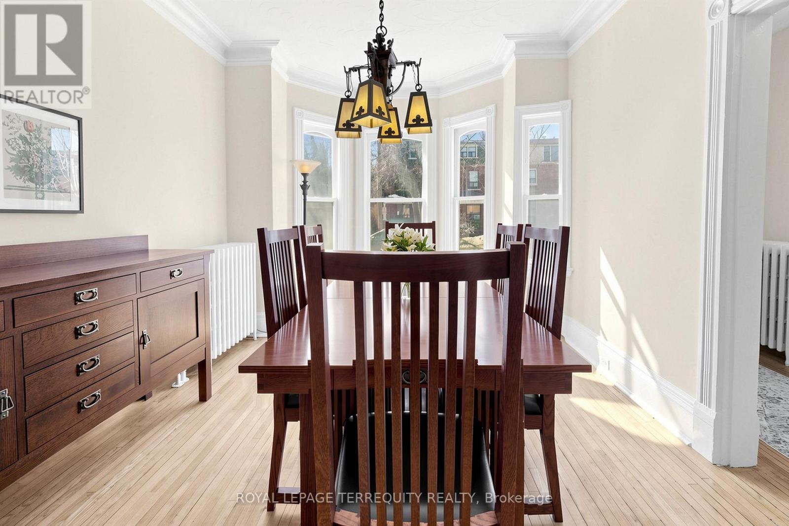 283 Pacific Avenue, Toronto, Ontario  M6P 2P8 - Photo 11 - W12938372