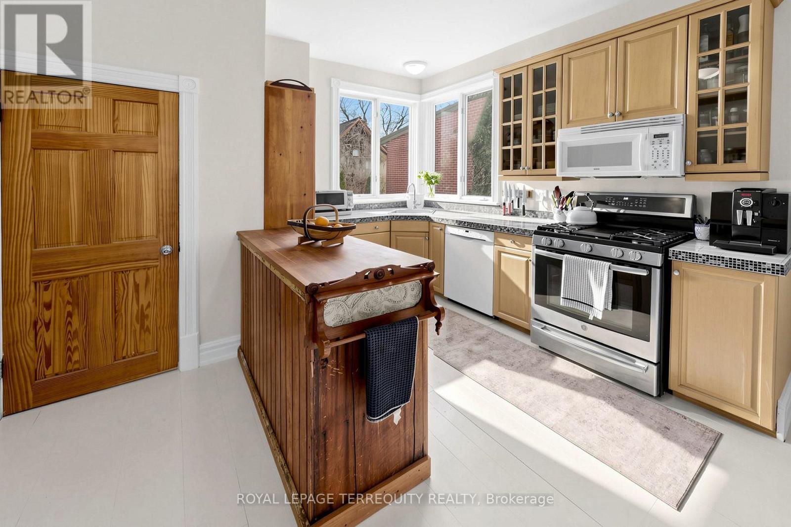 283 Pacific Avenue, Toronto, Ontario  M6P 2P8 - Photo 13 - W12938372