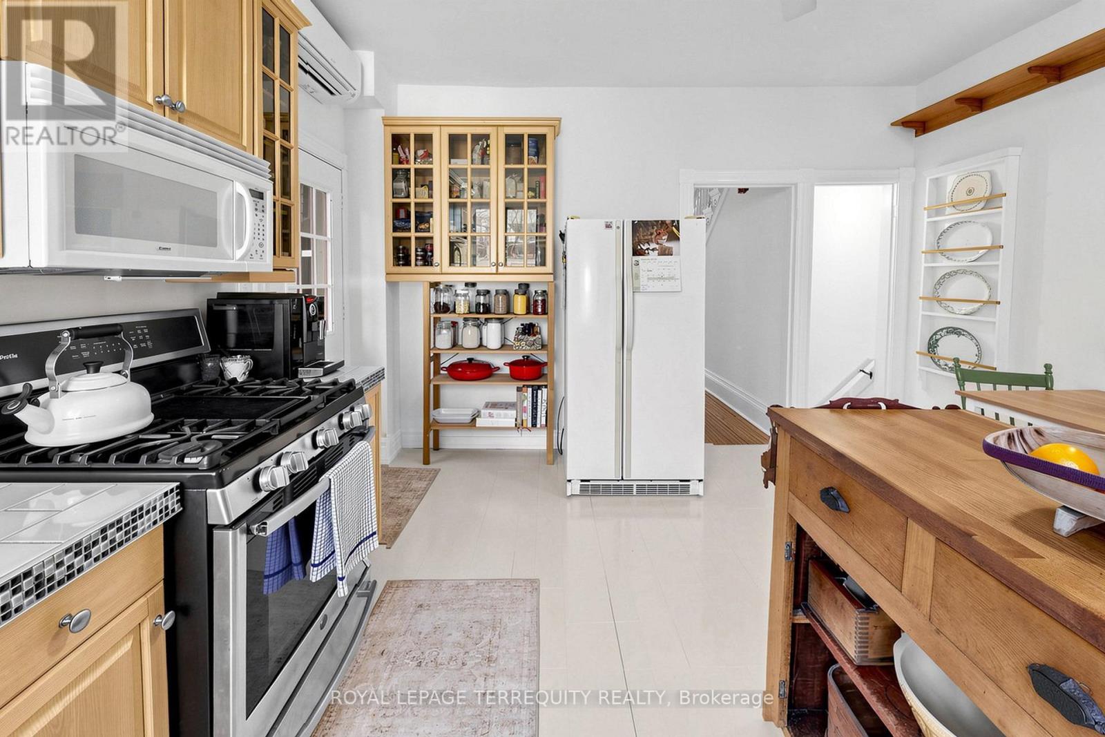 283 Pacific Avenue, Toronto, Ontario  M6P 2P8 - Photo 16 - W12938372