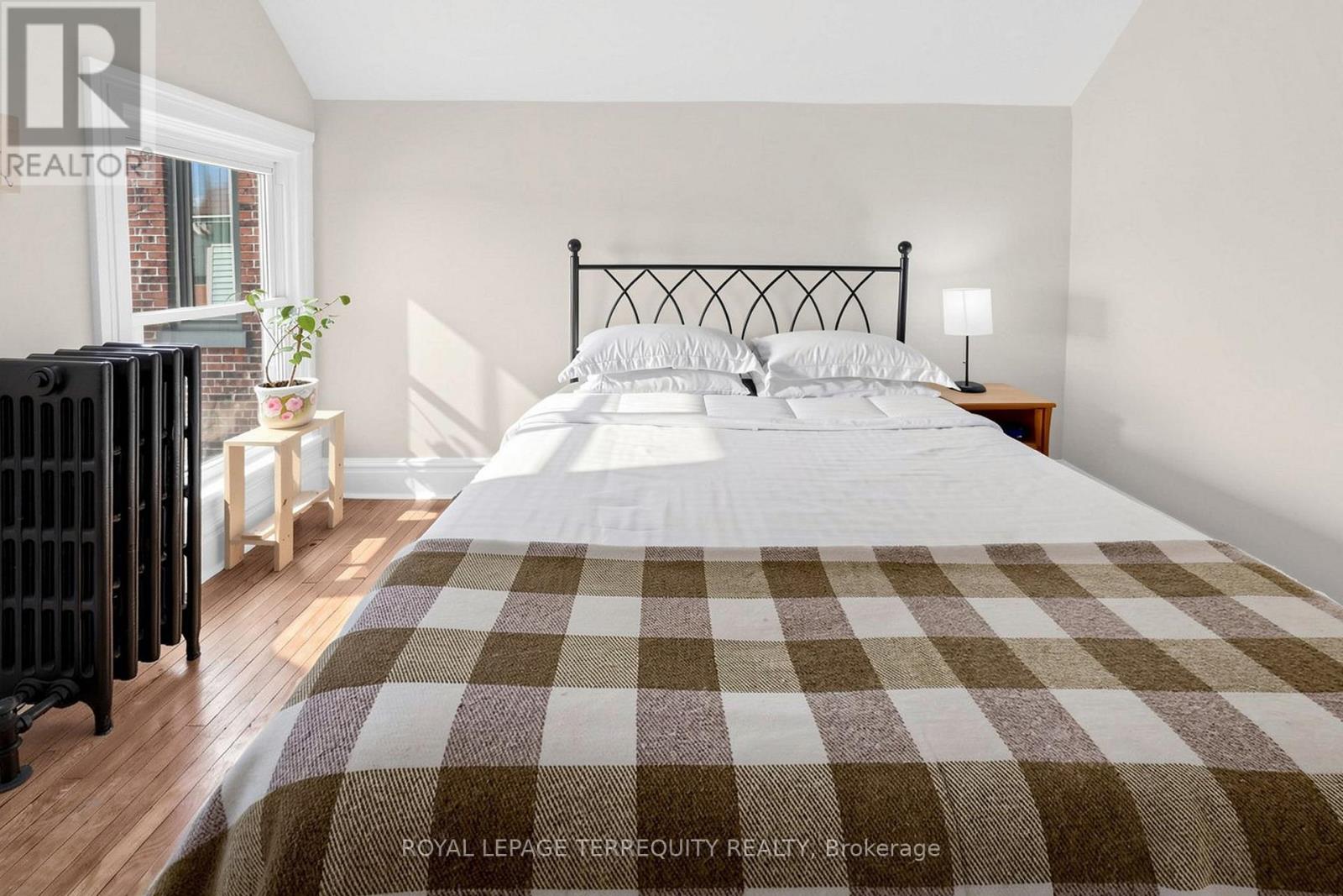 283 Pacific Avenue, Toronto, Ontario  M6P 2P8 - Photo 31 - W12938372