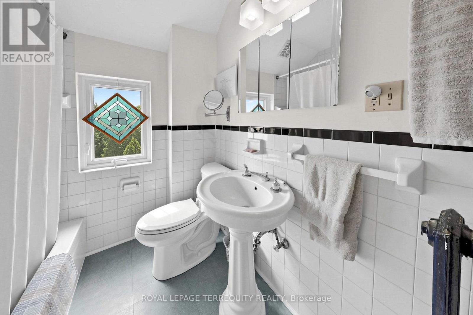 283 Pacific Avenue, Toronto, Ontario  M6P 2P8 - Photo 32 - W12938372