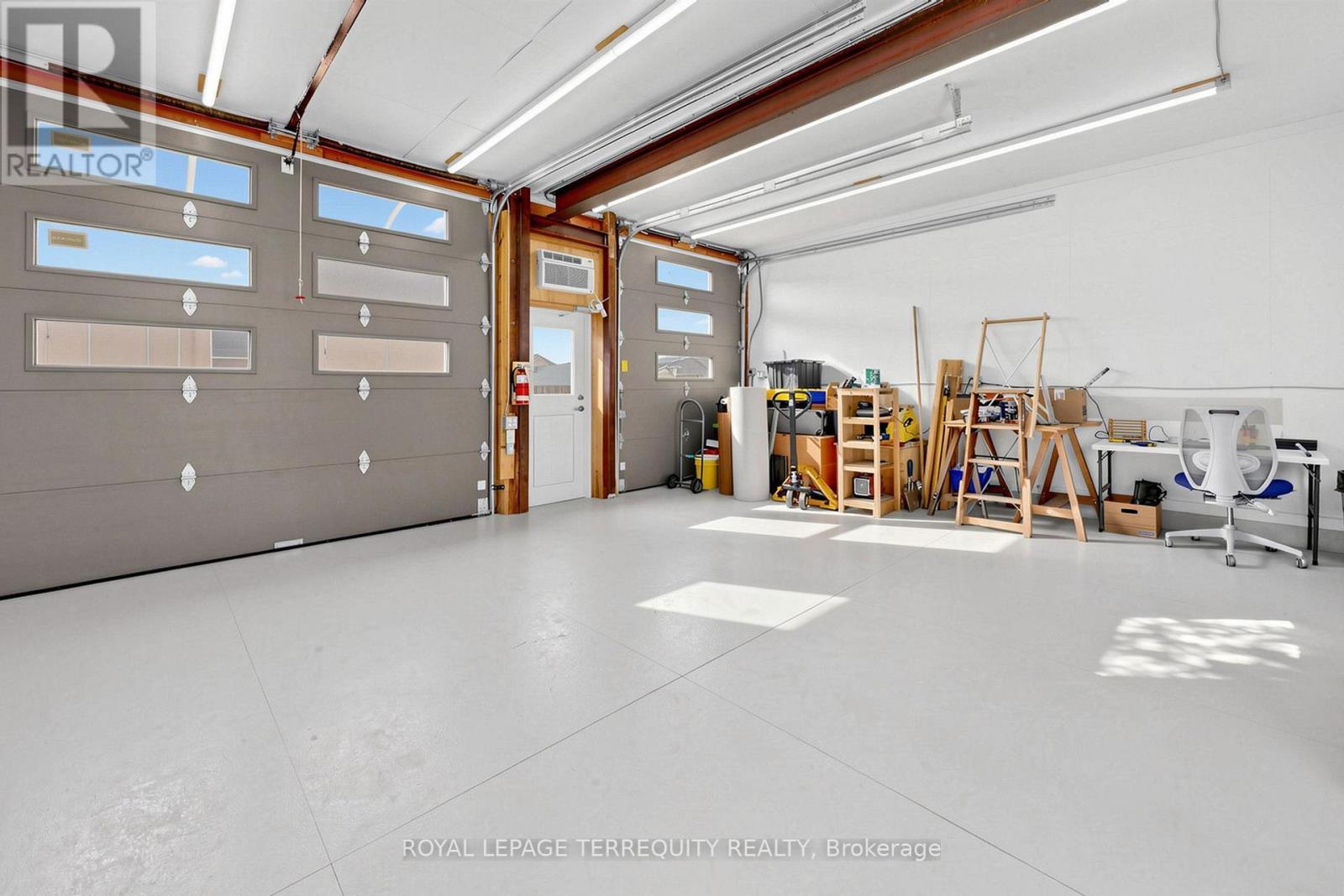 283 Pacific Avenue, Toronto, Ontario  M6P 2P8 - Photo 36 - W12938372