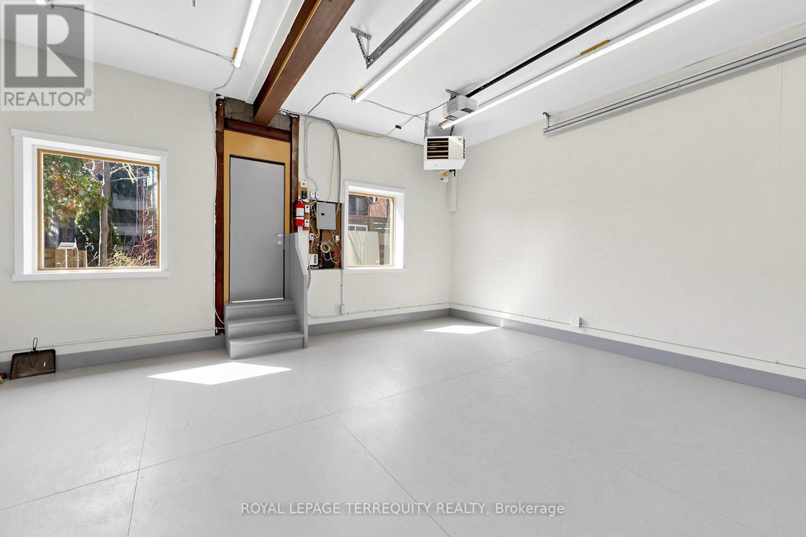 283 Pacific Avenue, Toronto, Ontario  M6P 2P8 - Photo 37 - W12938372