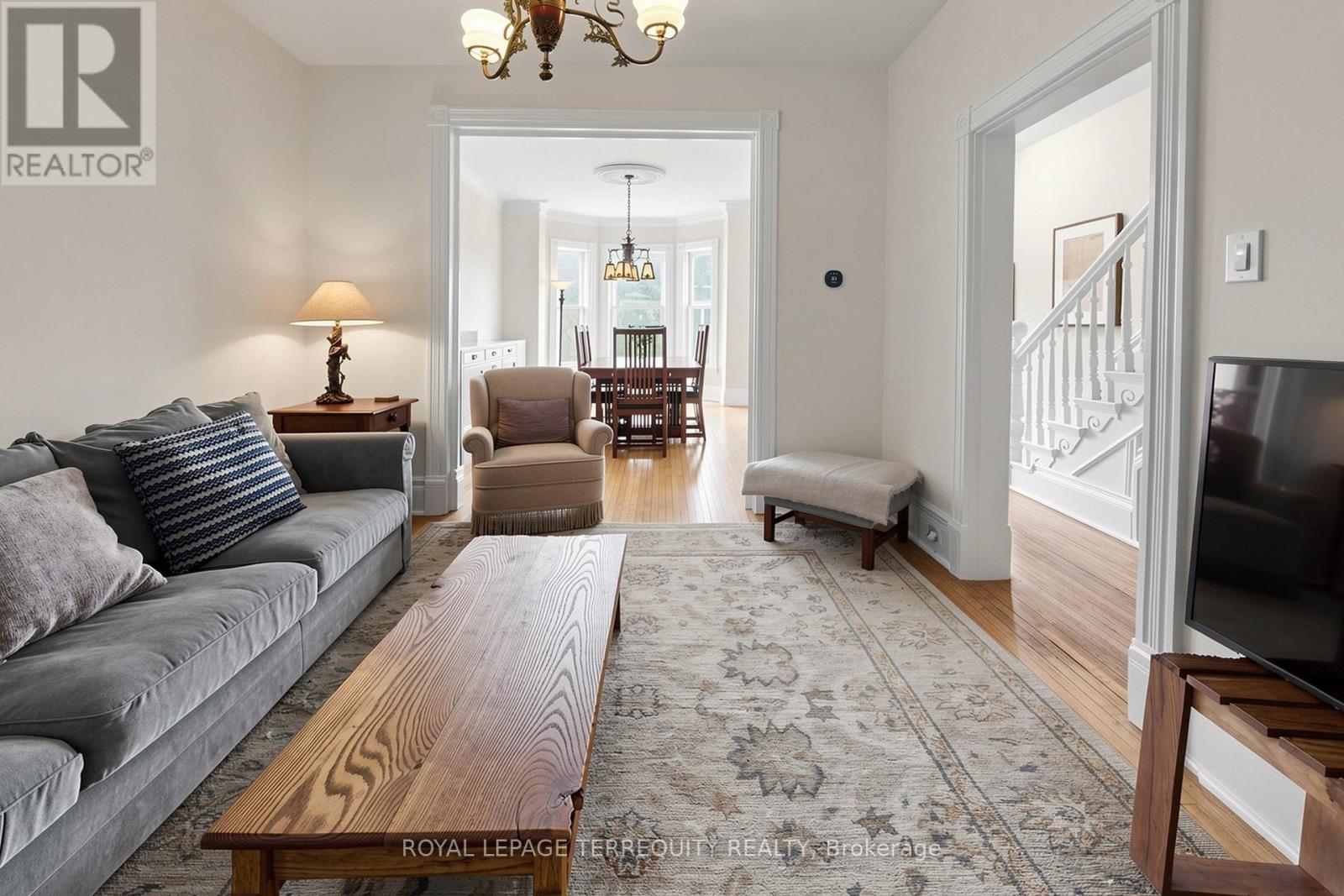 283 Pacific Avenue, Toronto, Ontario  M6P 2P8 - Photo 6 - W12938372