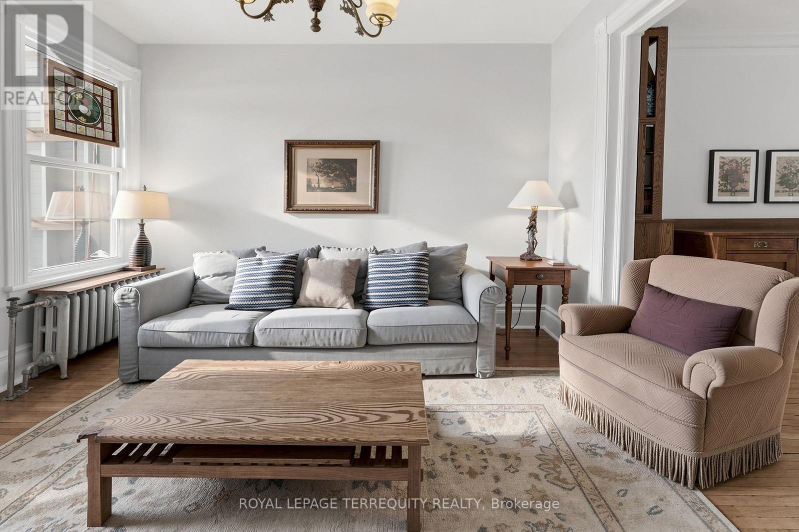 283 Pacific Avenue, Toronto, Ontario  M6P 2P8 - Photo 7 - W12938372