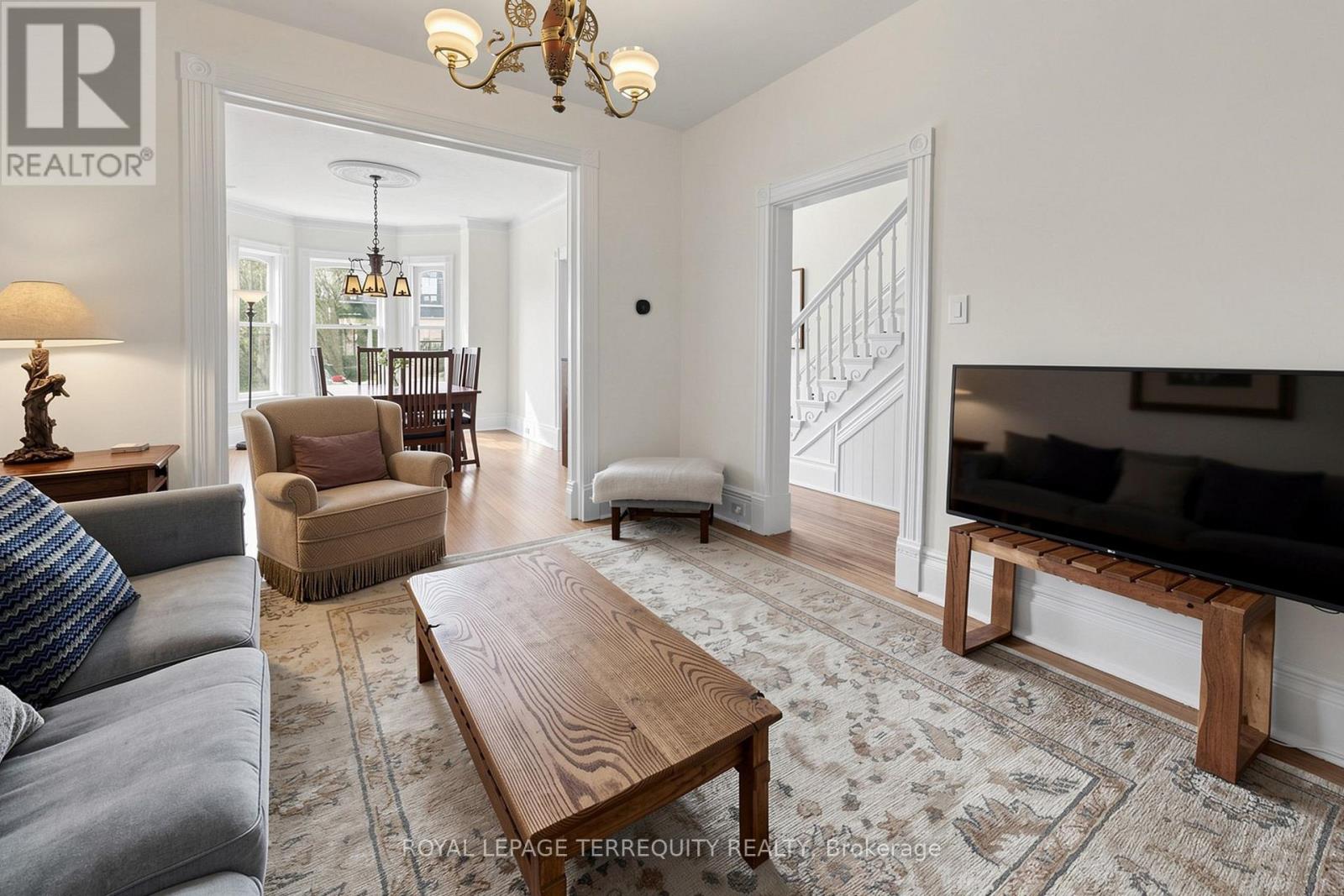 283 Pacific Avenue, Toronto, Ontario  M6P 2P8 - Photo 8 - W12938372